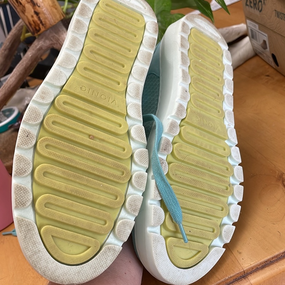 Vionic shoes - Picture 3 of 3